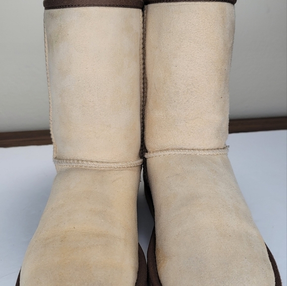 UGG CLASSIC SHORT SERAPE CREAM BOOTS Women Size 7 - Picture 2 of 8